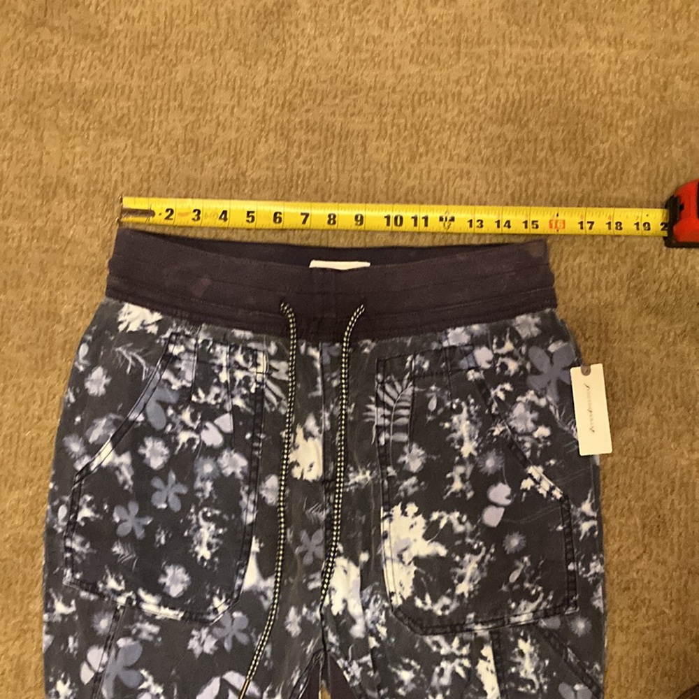 Anthropologie Nomad Joggers - Picture 13 of 15
